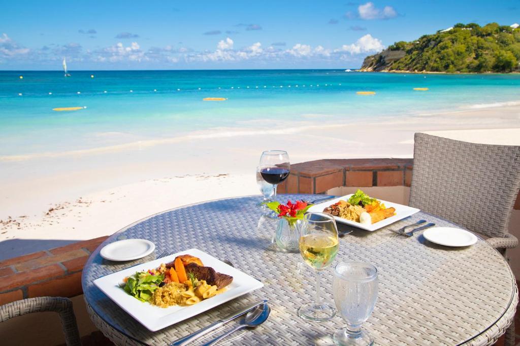 Pineapple Beach Club (Adults Only) Long Bay Bagian luar foto