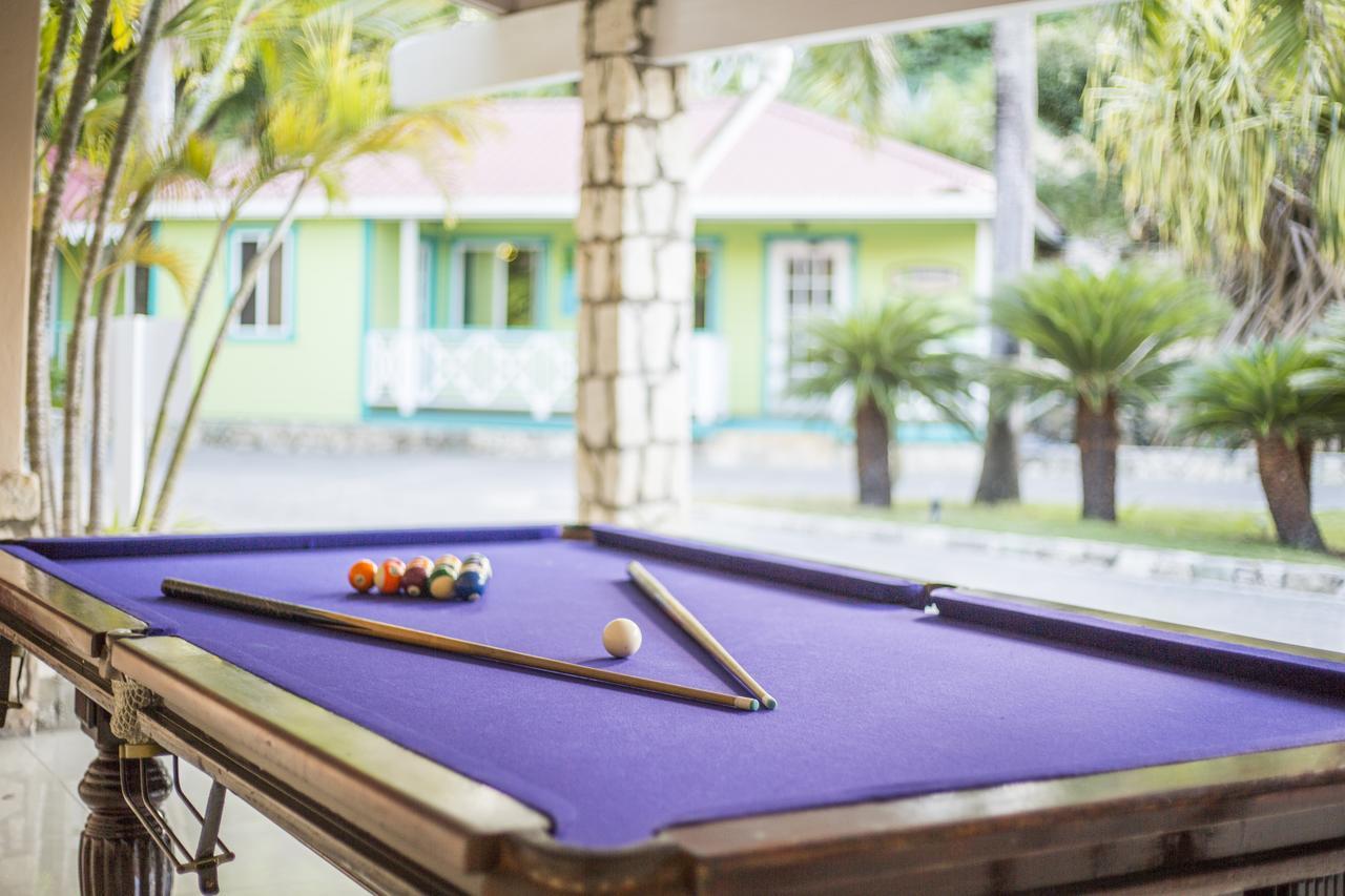 Pineapple Beach Club (Adults Only) Long Bay Bagian luar foto