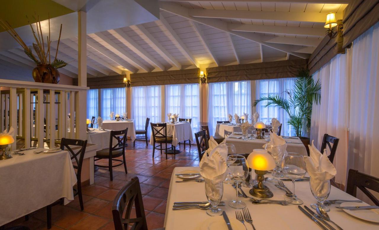 Pineapple Beach Club (Adults Only) Long Bay Bagian luar foto