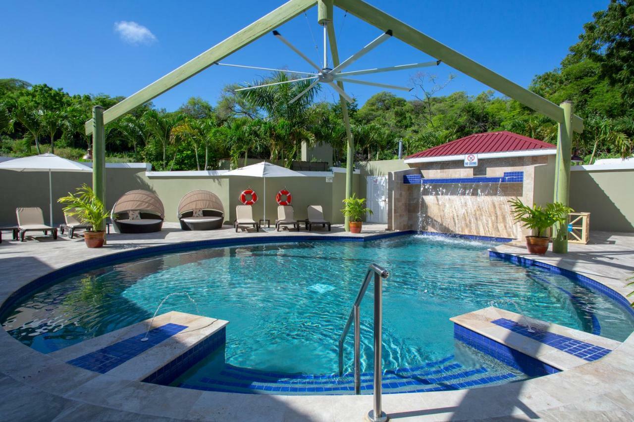 Pineapple Beach Club (Adults Only) Long Bay Bagian luar foto